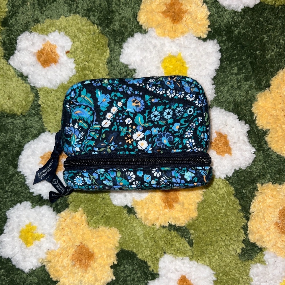 Vera Bradley Deluxe Pill organizer